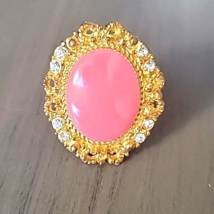 Womens statement round Ring. OS. Gold and salmon pink color